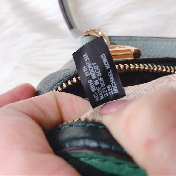 MICHAEL KORS Mott Mini Color-Block Pebbled Leather - Picture 3 of 8